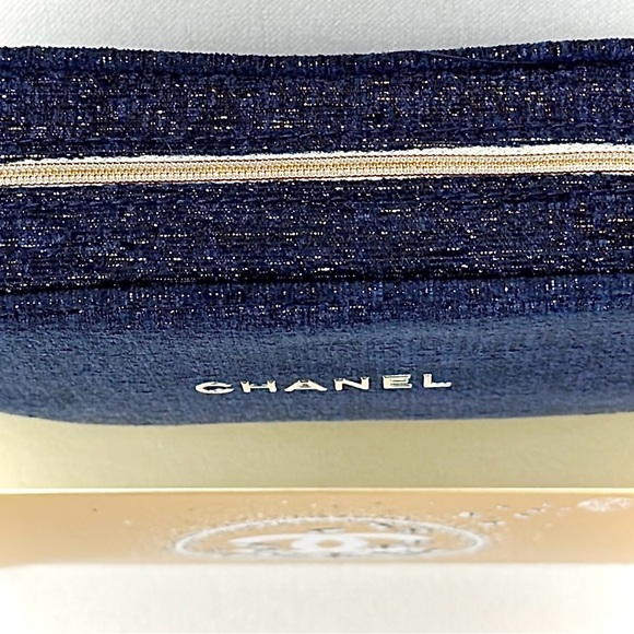 NEW CHANEL MAKEUP BAG DENIM NAVY BLUE HOLIDAY LIMITED EDITION in GOLD CHANEL BOX - Picture 2 of 7